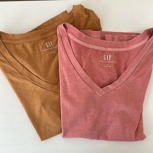 Gap organically grown cotton tshirts. Set of 2.